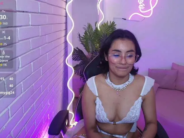 Live sex webcam photo for PEACHY-TAY #292442180