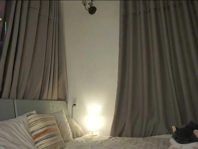 Live sex webcam photo for PLUXURY- #292145152