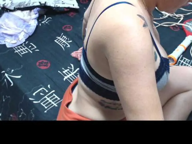 Live sex webcam photo for PalomaClark #275722433