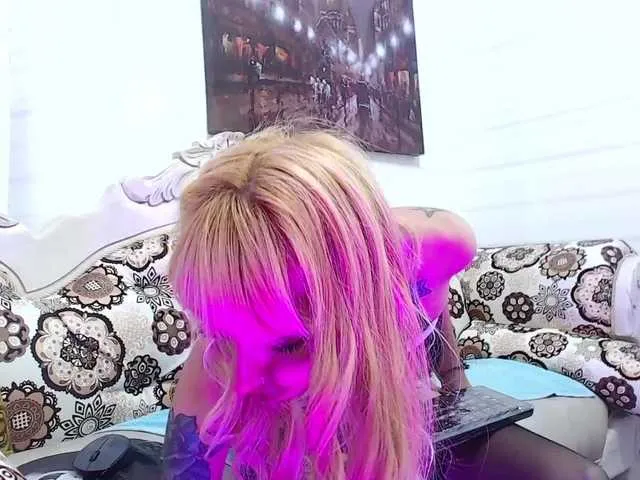 Live sex webcam photo for PalomaWells #272117229