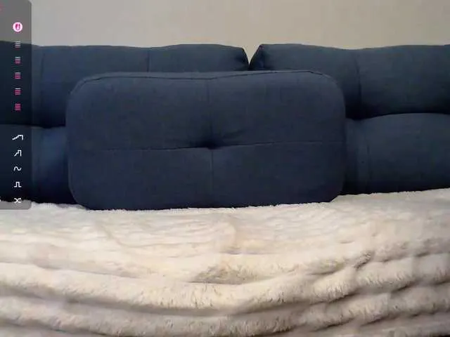 Live sex webcam photo for Palymira7 #291600816