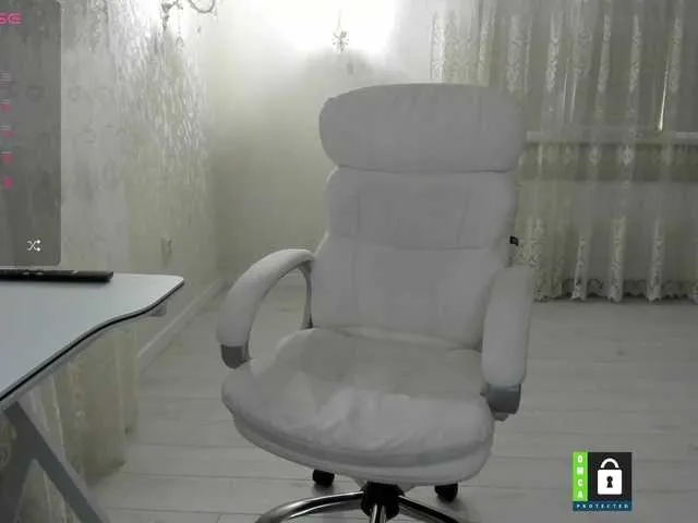 Live sex webcam photo for PassionFruittt #291431012