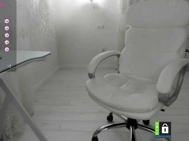 Live sex webcam photo for PassionFruittt #291674860