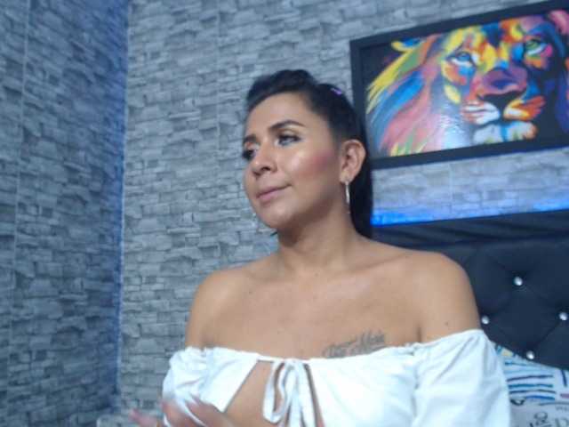 Live sex webcam photo for PaulaValeria #275426471