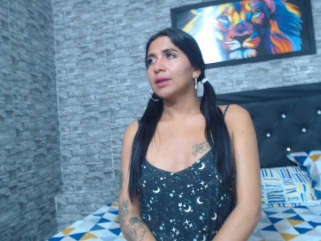 Live sex webcam photo for PaulaValeria #275533252