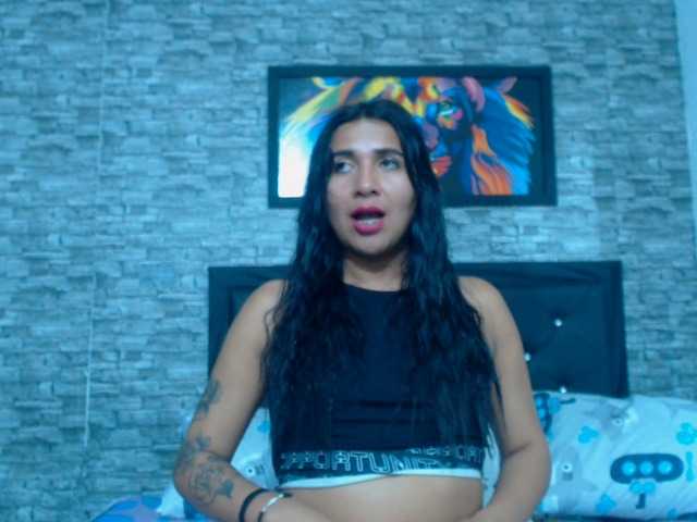 Live sex webcam photo for PaulaValeria #275733337