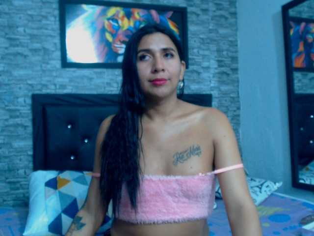 Live sex webcam photo for PaulaValeria #276106608