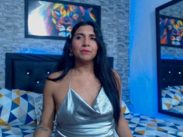 Live sex webcam photo for PaulaValeria #276108190