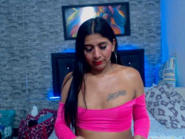 Live sex webcam photo for PaulaValeria #276353436