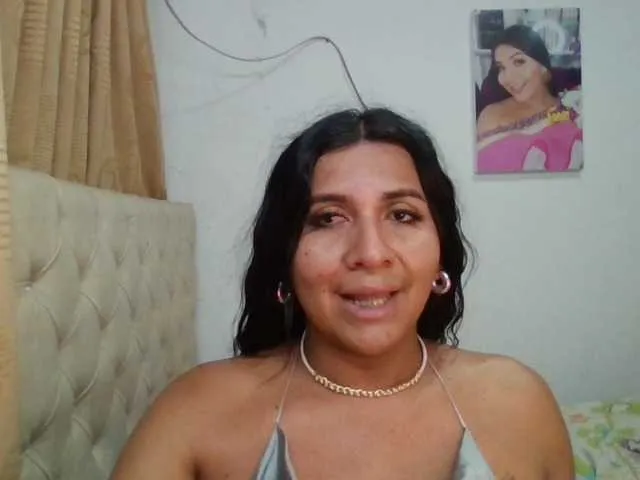 Live sex webcam photo for PaulaValeria #278000762