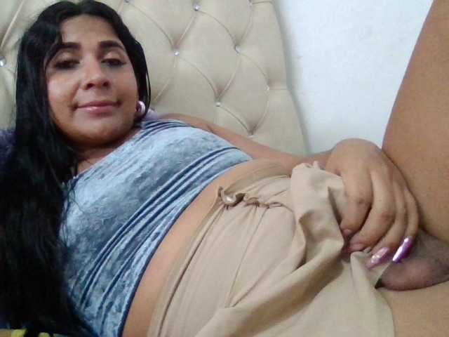 Live sex webcam photo for PaulaValeria #278147848