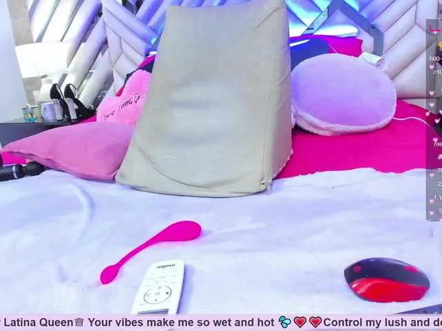 Live sex webcam photo for PaulinRoss #273454034