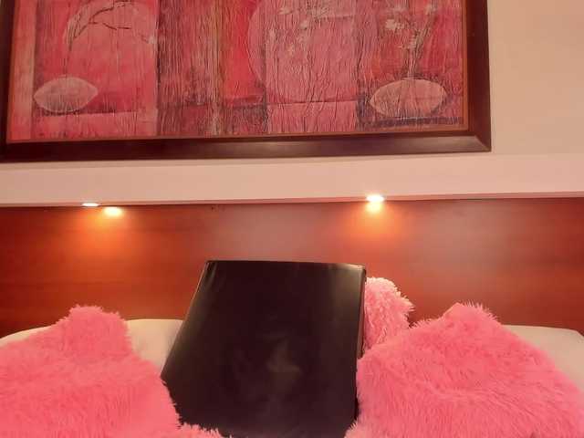 Live sex webcam photo for PaulinaBelush #271846995