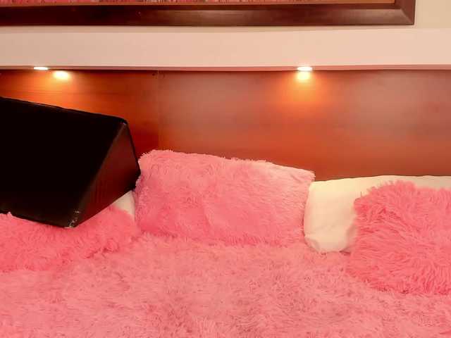 Live sex webcam photo for PaulinaBelush #272044722