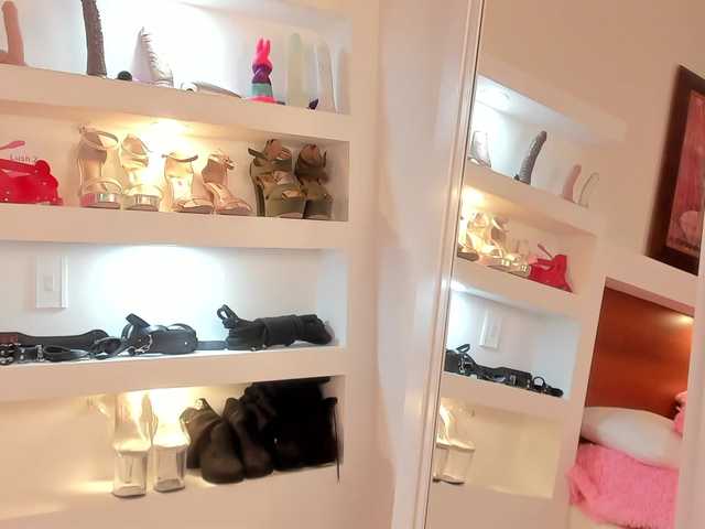 Live sex webcam photo for PaulinaBelush #272322919