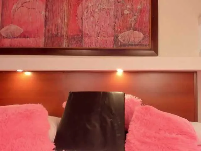 Live sex webcam photo for PaulinaBelush #272795298