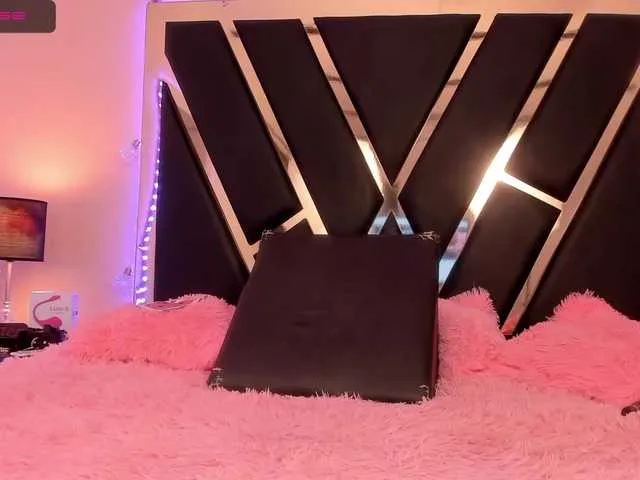 Live sex webcam photo for PaulinaBelush #273544206