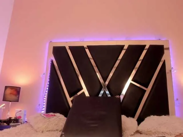 Live sex webcam photo for PaulinaBelush #273689942