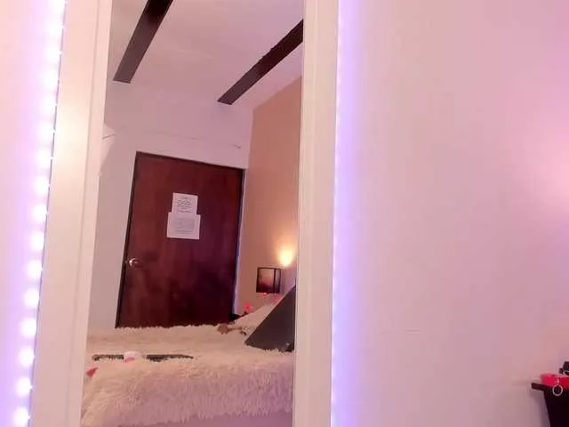 Live sex webcam photo for PaulinaBelush #273693319