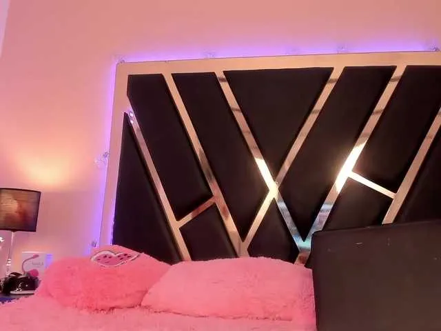 Live sex webcam photo for PaulinaBelush #273903602