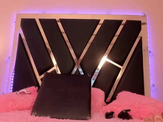 Live sex webcam photo for PaulinaBelush #274139316