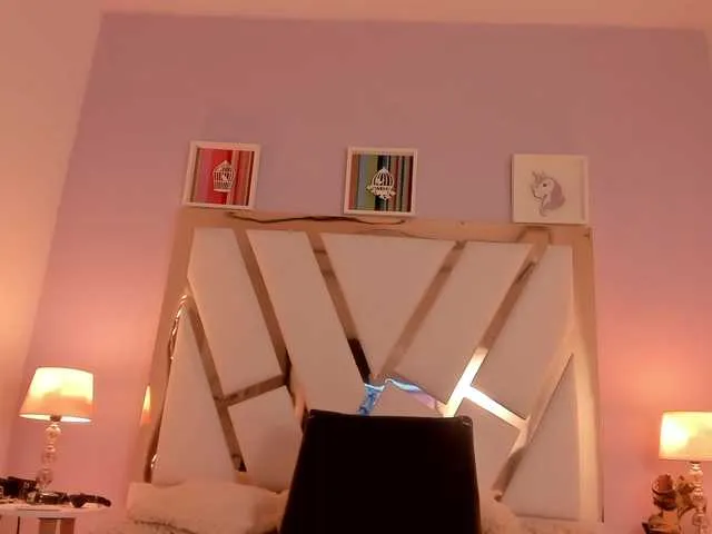 Live sex webcam photo for PaulinaBelush #274393401