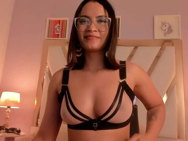 Live sex webcam photo for PaulinaBelush #274427123