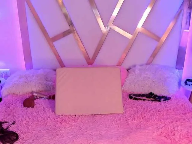 Live sex webcam photo for PaulinaBelush #275897575