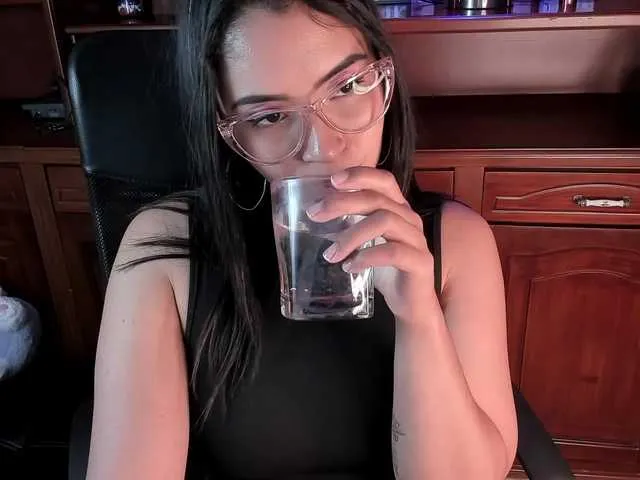 Live sex webcam photo for PaulinaBelush #277280765