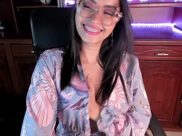 Live sex webcam photo for PaulinaBelush #277929927