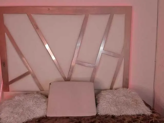 Live sex webcam photo for PaulinaBelush #290824796