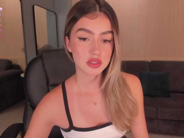 Live sex webcam photo for PaulinaSantos1 #290643472