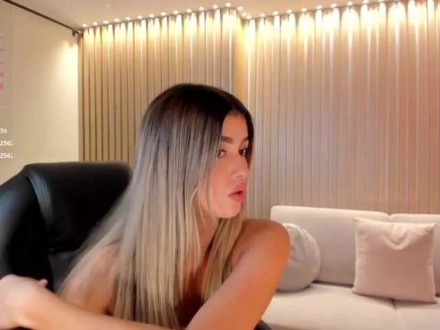 Live sex webcam photo for PaulinaSantos1 #290728882