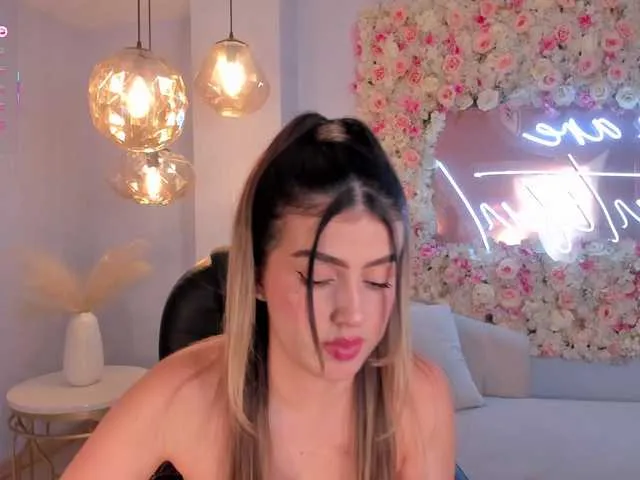 Live sex webcam photo for PaulinaSantos1 #291816083