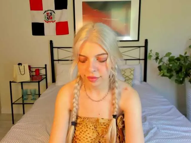 Live sex webcam photo for Pauline-Wells #273538226