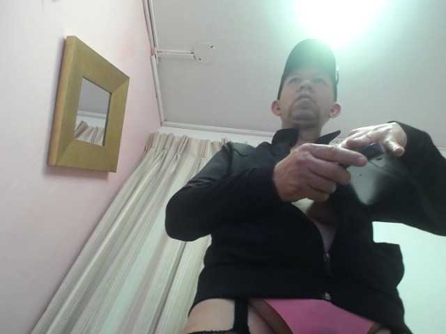 Live sex webcam photo for Pauljhonson155 #275553624