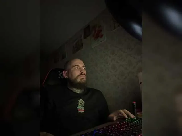 Live sex webcam photo for Pavl0dar #291708595