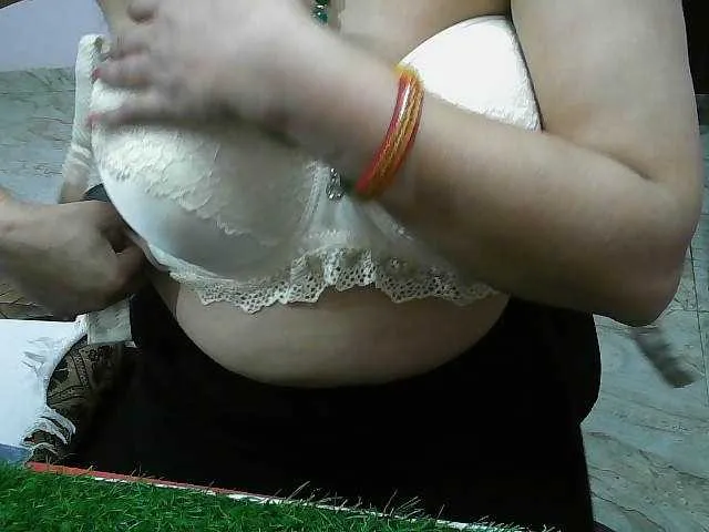 Live sex webcam photo for Payalx #277346724