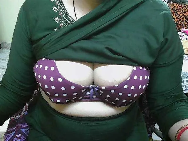 Live sex webcam photo for Payalx #277931585