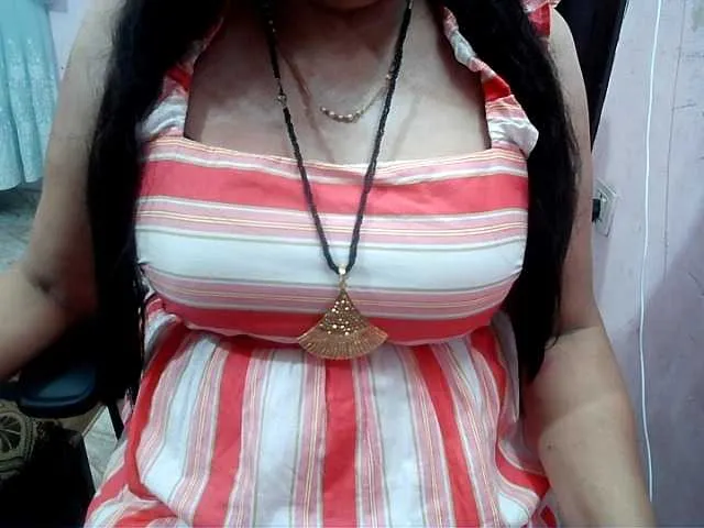 Live sex webcam photo for Payalx #289399920