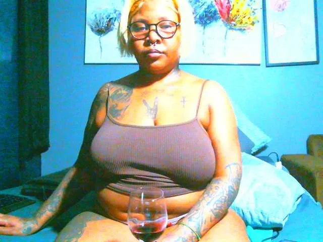 Live sex webcam photo for PearBlu38 #290369326