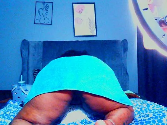 Live sex webcam photo for PearBlu38 #292053415