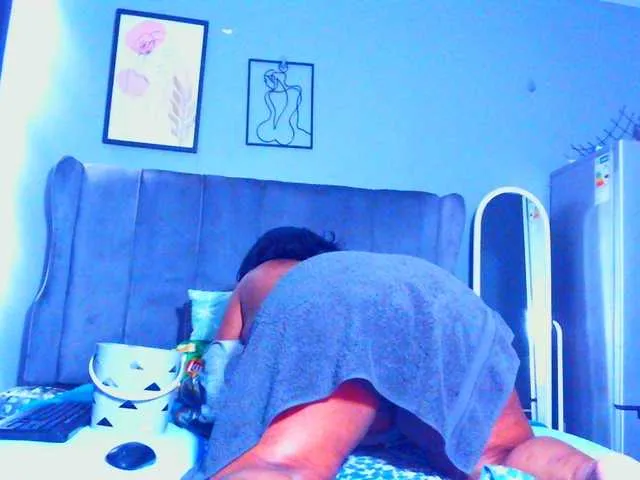 Live sex webcam photo for PearBlu38 #293059377