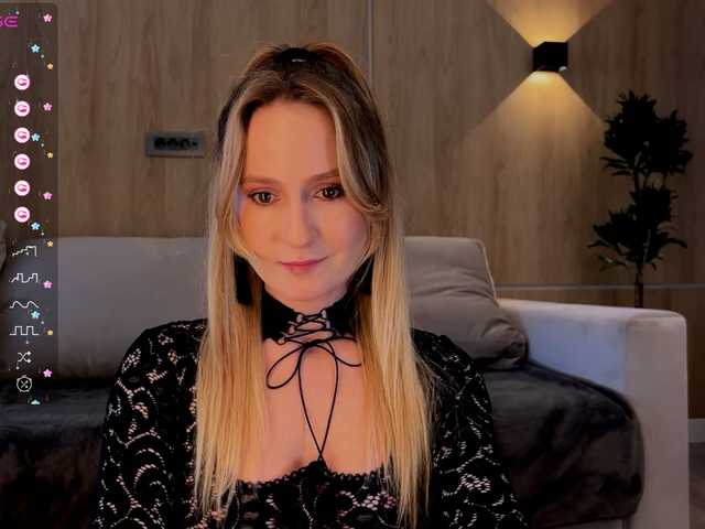 Live sex webcam photo for Peeach #290407989