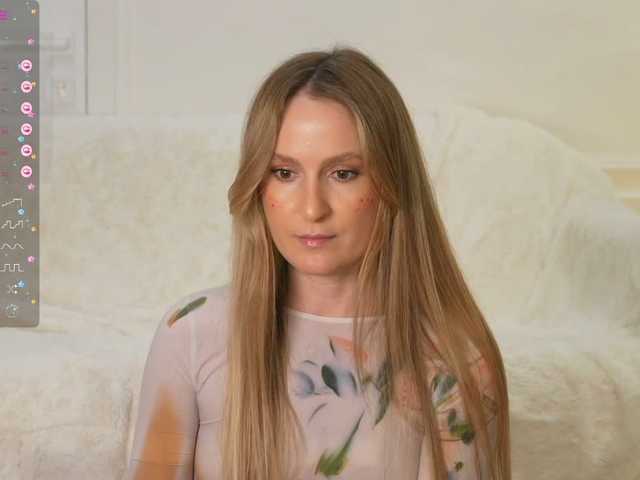 Live sex webcam photo for Peeach #290684164