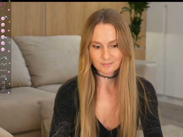 Live sex webcam photo for Peeach #290863666