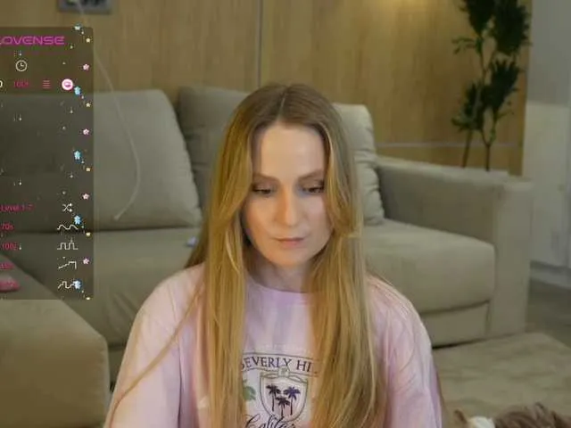 Live sex webcam photo for Peeach #290910968