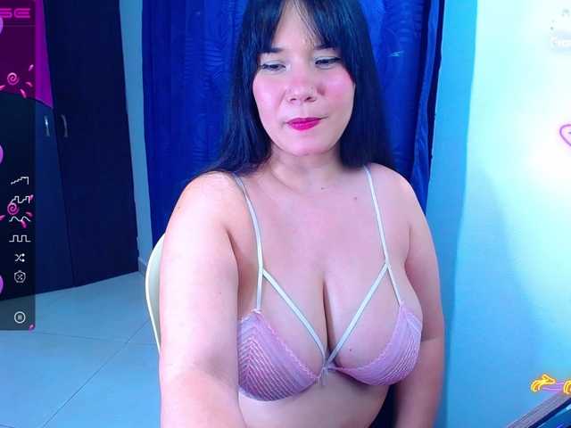 Live sex webcam photo for Peeyton--11 #275636049