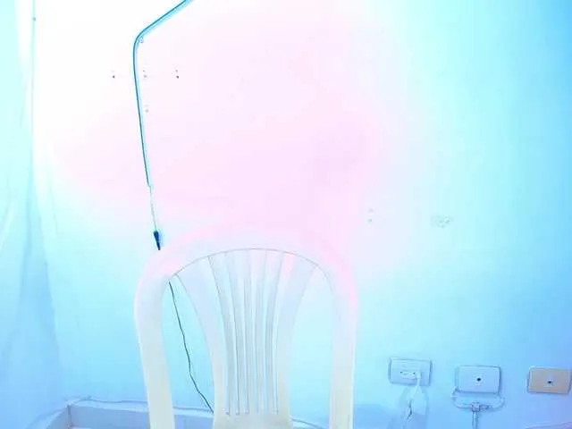 Live sex webcam photo for Peeyton--11 #275986299