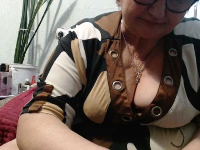 Live sex webcam photo for PeggySoft #292545627